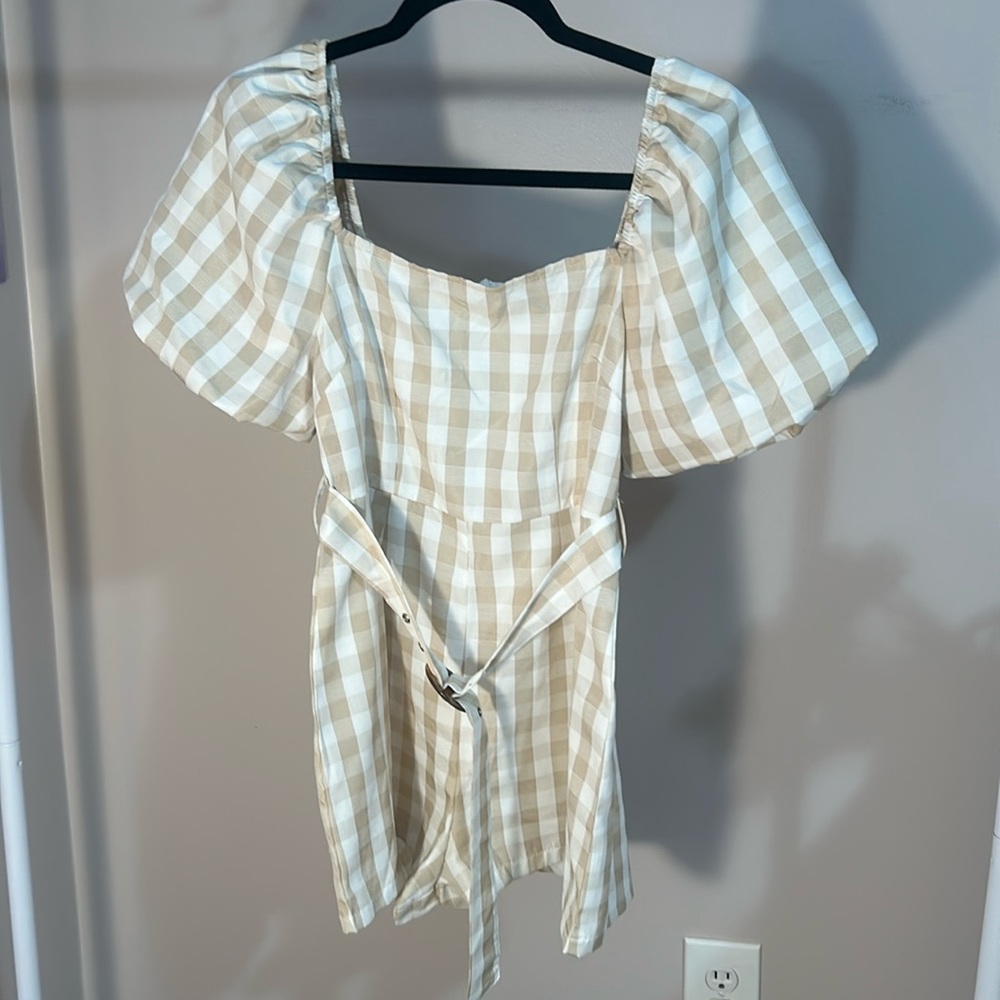 Cutest gingham romper with puff sleeves🎀🫶🏽
